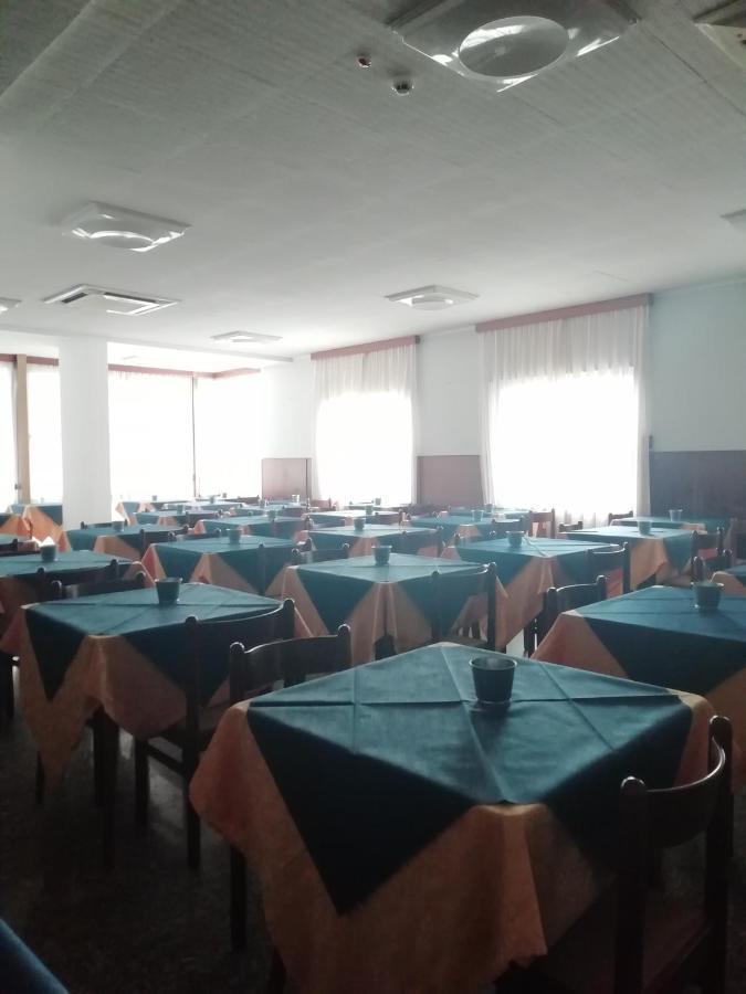 Hotel Mediterraneo Rimini Buitenkant foto