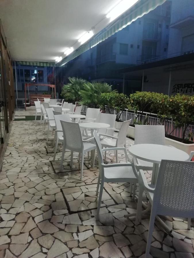 Hotel Mediterraneo Rimini Buitenkant foto