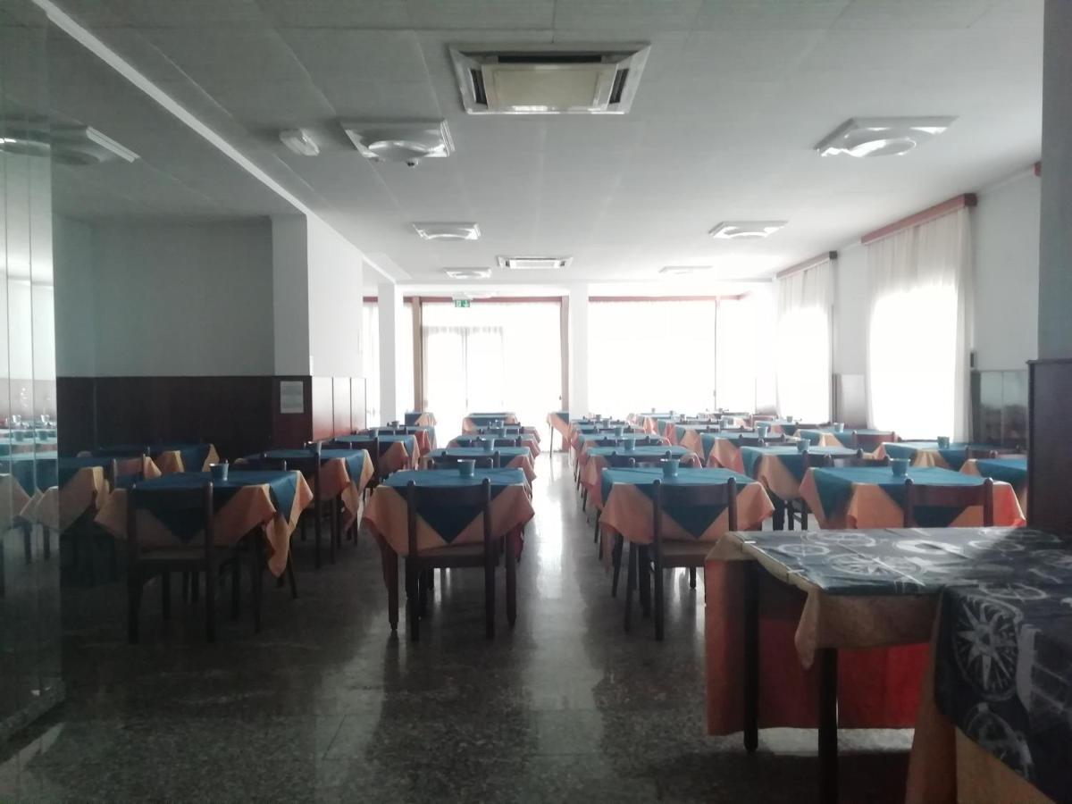 Hotel Mediterraneo Rimini Buitenkant foto