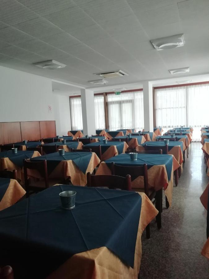 Hotel Mediterraneo Rimini Buitenkant foto