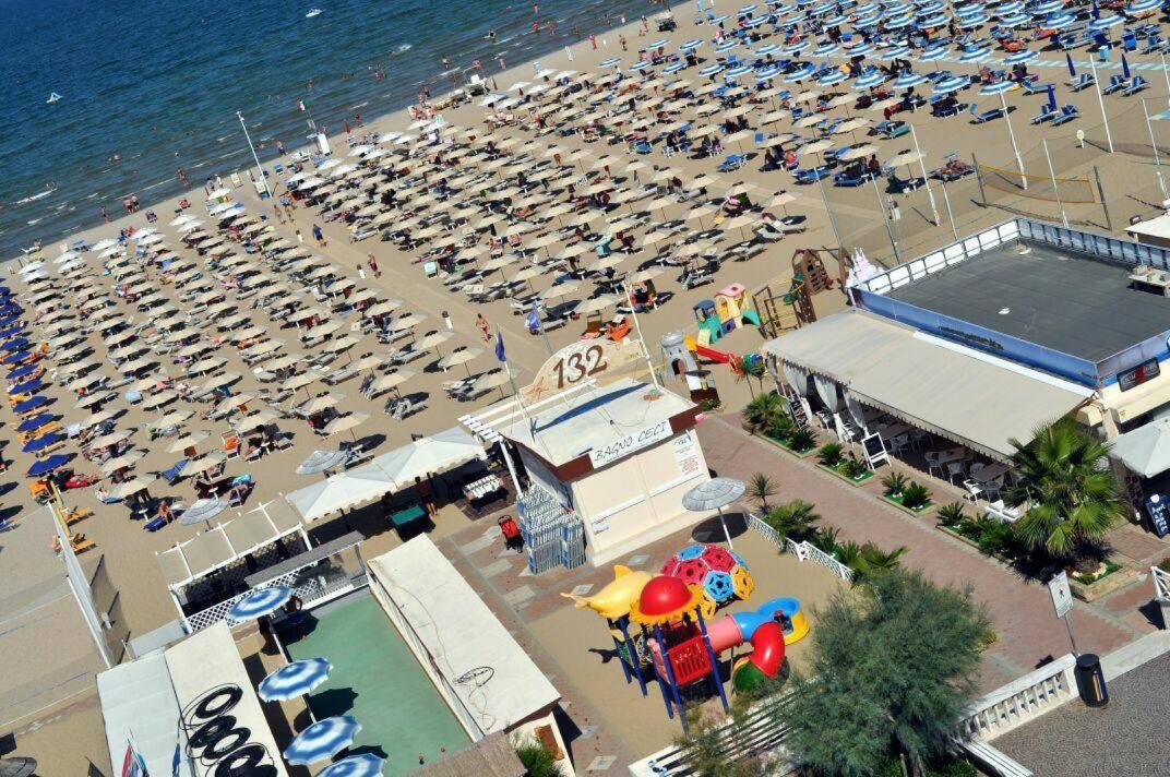 Hotel Mediterraneo Rimini Buitenkant foto