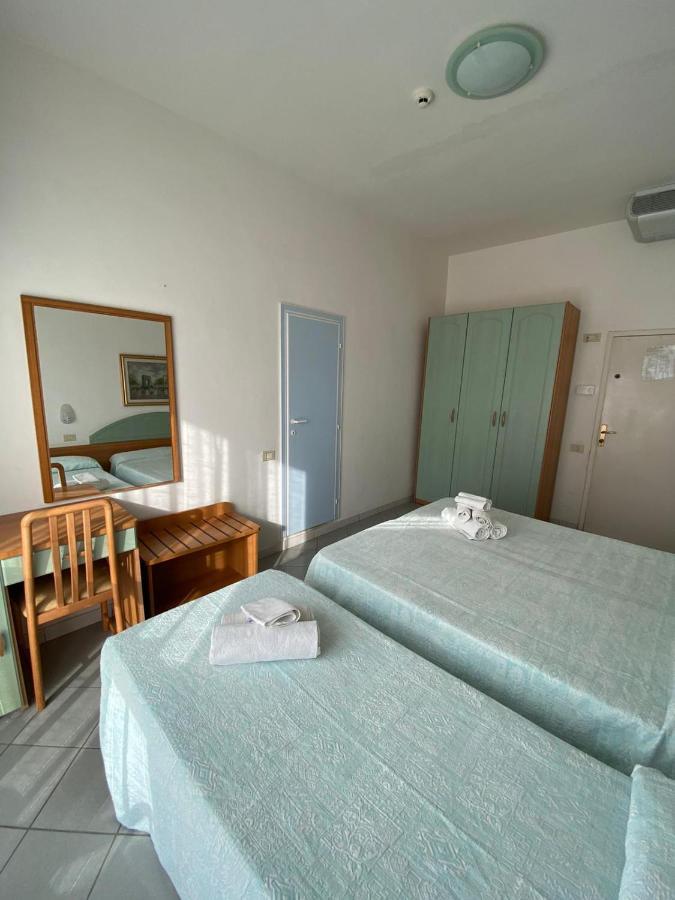 Hotel Mediterraneo Rimini Buitenkant foto
