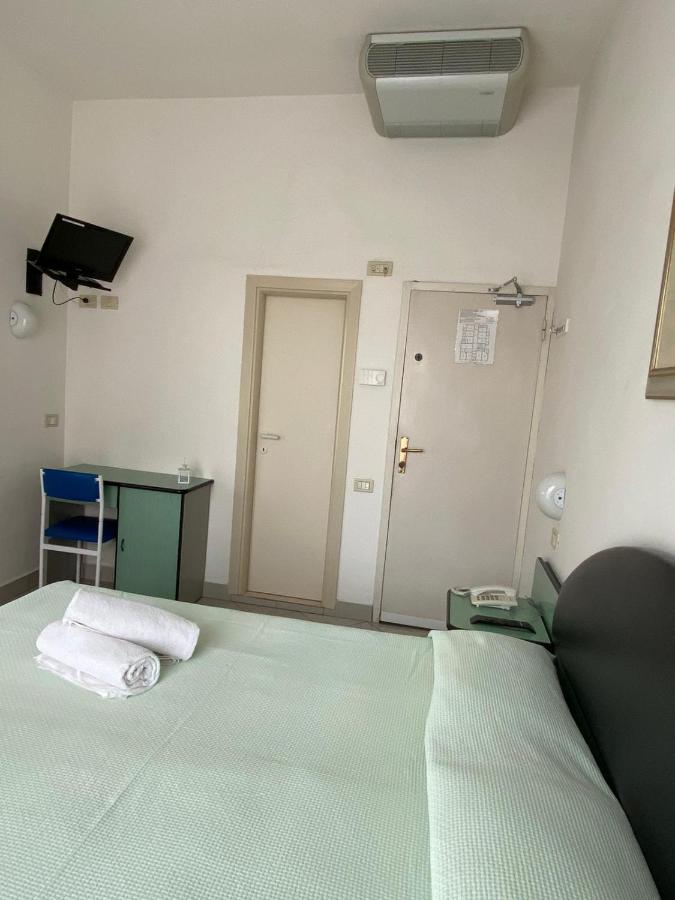 Hotel Mediterraneo Rimini Buitenkant foto