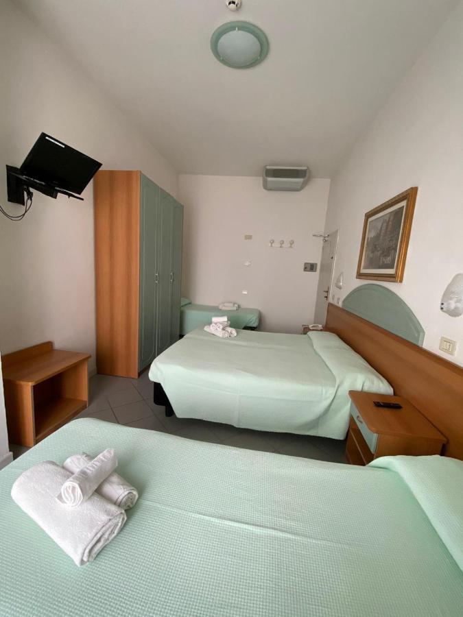 Hotel Mediterraneo Rimini Buitenkant foto